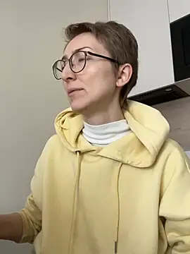 Snapshot of Sensual_Flower chatting on February 11, 7:30 am Sensual Flower online show from February 11, 7:30 am