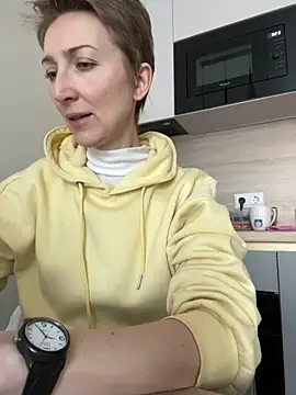 Snapshot of Sensual_Flower chatting on February 12, 6:24 am Sensual Flower online show from February 12, 6:24 am