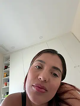 lara beker online show from April 27, 3:32 pm