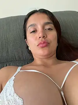 lara beker online show from May 25, 6:39 pm