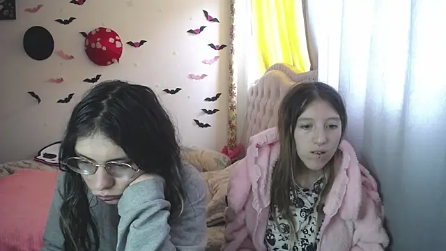 Briar y Blair online show from March 13, 4:12 pm