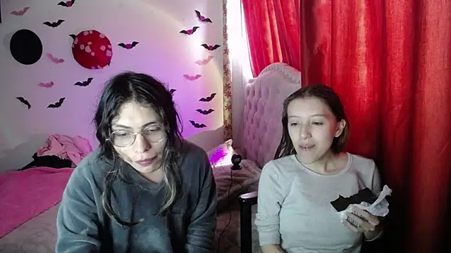 Briar y Blair online show from April 8, 3:13 pm