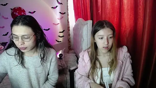 Briar y Blair online show from April 10, 3:52 pm