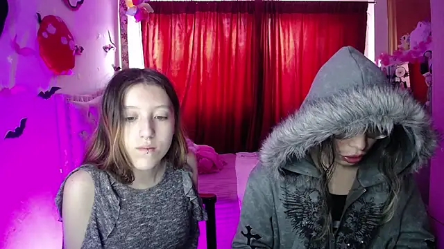 Briar y Blair online show from April 21, 2:01 pm