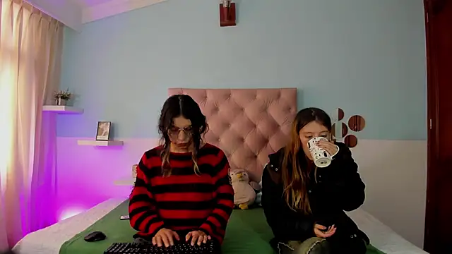 Briar y Blair online show from December 19, 1:46 pm