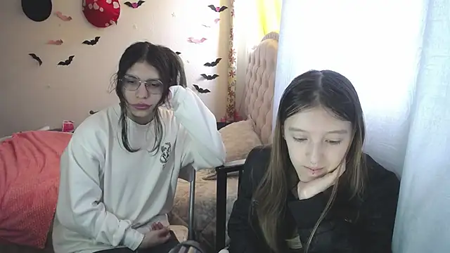 Briar y Blair online show from March 5, 2:35 pm