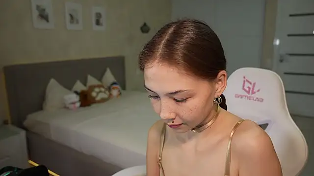 luna young online show from March 15, 6:15 pm