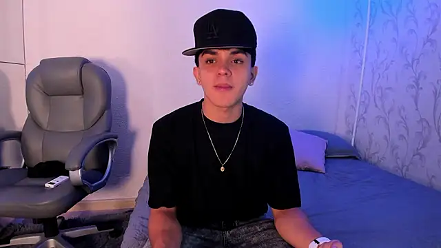  TaylorBlack online show from February 7, 11:40 am