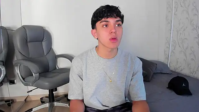  TaylorBlack online show from April 4, 11:39 am