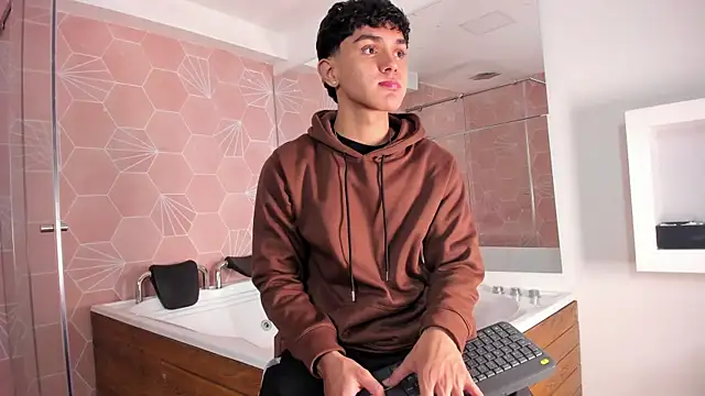  TaylorBlack online show from January 8, 11:38 am