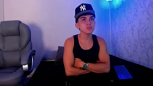  TaylorBlack online show from December 18, 11:36 am