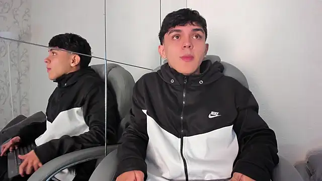  TaylorBlack online show from April 8, 11:33 am