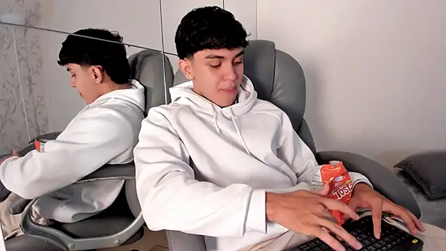  TaylorBlack online show from March 16, 11:36 am