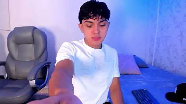  TaylorBlack online show from February 8, 11:41 am