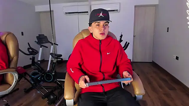  TaylorBlack online show from April 12, 11:35 am