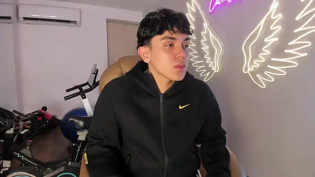  TaylorBlack online show from April 5, 11:39 am