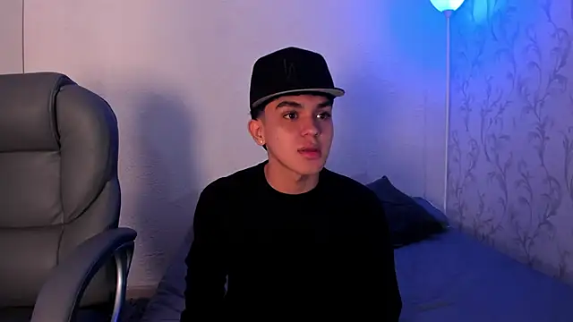 Snapshot of _TaylorBlack chatting on December 16, 11:25 am TaylorBlack online show from December 16, 11:25 am