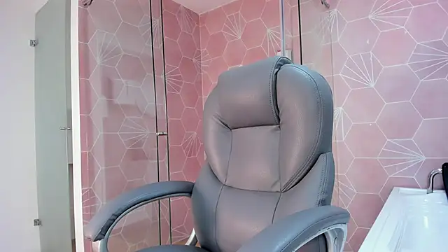  TaylorBlack online show from January 15, 11:35 am