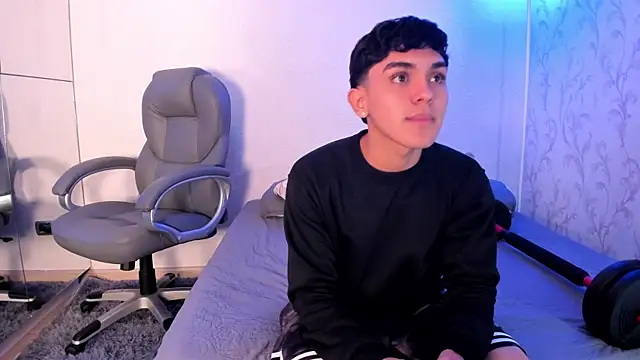  TaylorBlack online show from December 22, 11:32 am