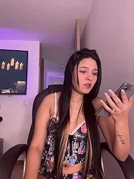 Snapshot of Camila_sanchez25 chatting on February 24, 8:21 pm Camila sanchez25 online show from February 24, 8:21 pm