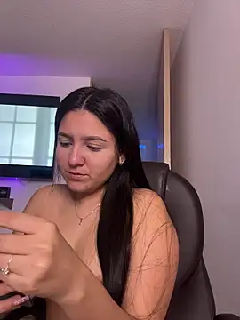 Camila sanchez25 online show from April 26, 8:28 pm