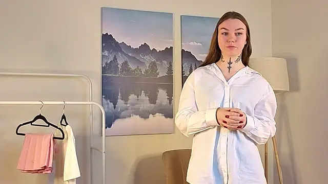 LiviaElton online show from December 16, 5:22 am