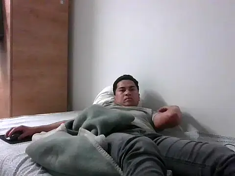 sweetpinoy2027 online show from February 12, 4:51 pm