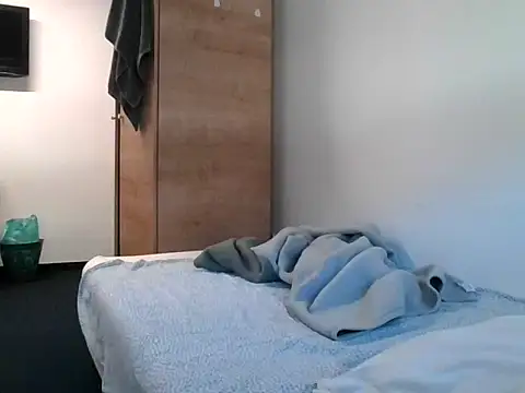 sweetpinoy2027 online show from January 14, 1:04 pm