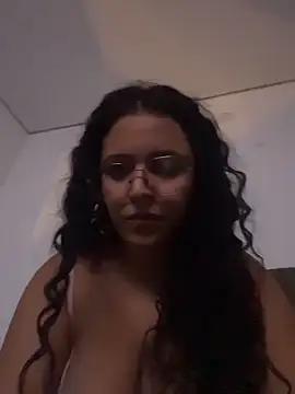 Snapshot of mayhoneyhot chatting on February 5, 10:27 pm mayhoneyhot online show from February 5, 10:27 pm