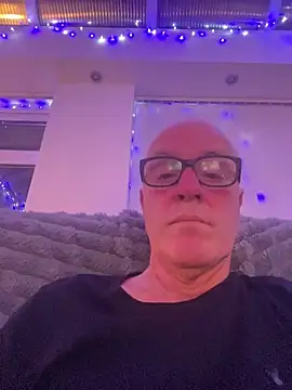 Snapshot of madgaz chatting on December 15, 9:09 pm madgaz online show from December 15, 9:09 pm