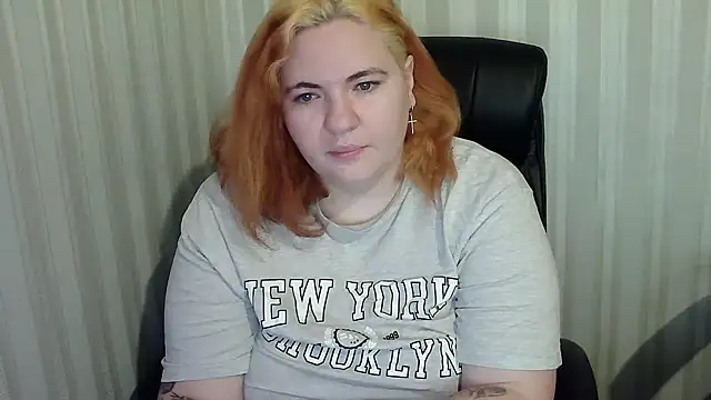 Snapshot of LissaLeon chatting on December 16, 8:51 am LissaLeon online show from December 16, 8:51 am