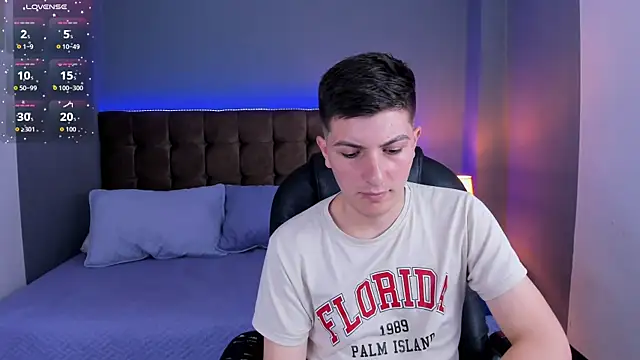 Snapshot of Teddy_18 chatting on December 16, 3:22 am Teddy 18 online show from December 16, 3:22 am