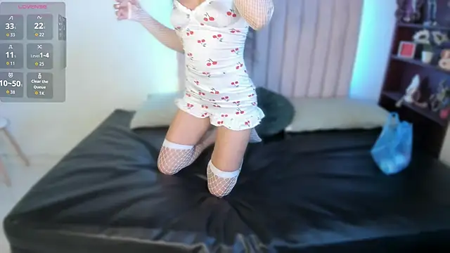TinyCherryy online show from December 18, 2:32 pm
