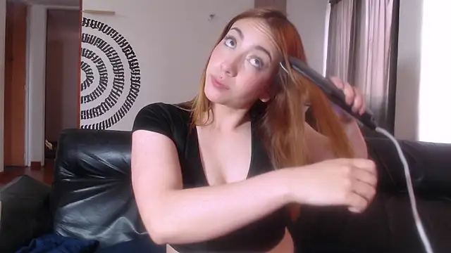 Snapshot of BeautyYoungblond chatting on June 17, 9:25 pm BeautyYoungblond online show from June 17, 9:25 pm
