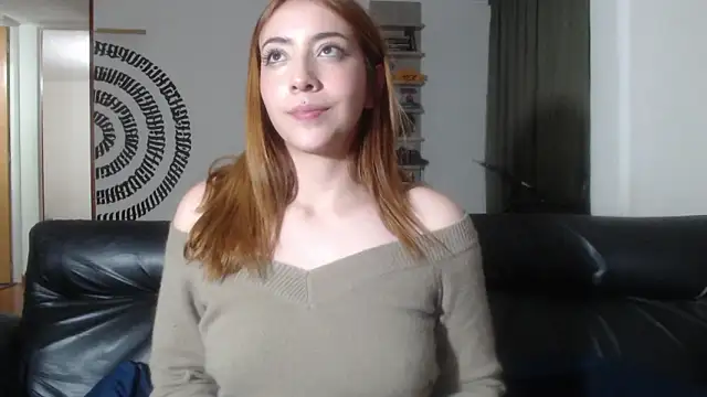Snapshot of BeautyYoungblond chatting on June 14, 2:24 am BeautyYoungblond online show from June 14, 2:24 am