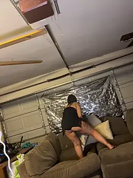 Rayvenveil online show from April 17, 7:00 am