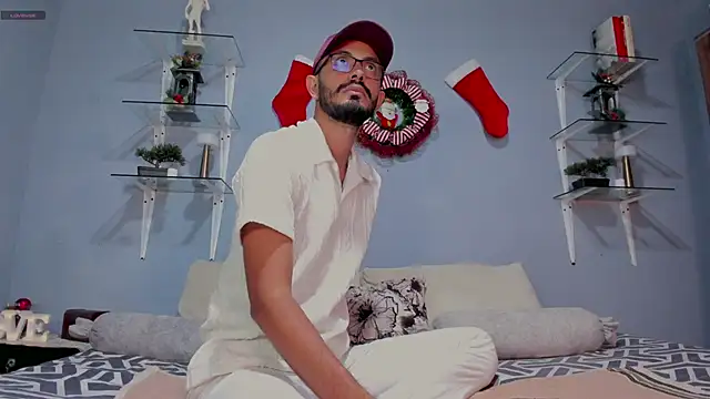 Snapshot of adamtayloor chatting on December 16, 6:45 pm adamtayloor online show from December 16, 6:45 pm