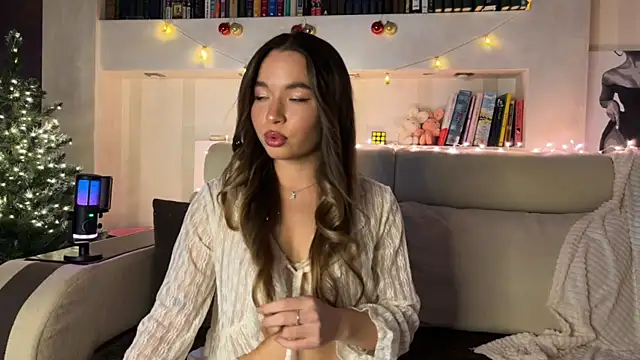 Snapshot of Avvechloe chatting on December 17, 8:47 pm Avvechloe online show from December 17, 8:47 pm