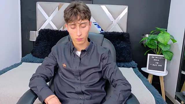 Ithan Skin online show from December 18, 11:36 am