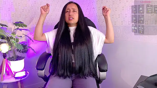 Ithan Skin online show from March 2, 12:23 pm