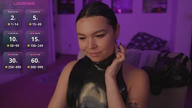Snapshot of Dominatrix_Alice chatting on June 13, 2:20 am Dominatrix Alice online show from June 13, 2:20 am