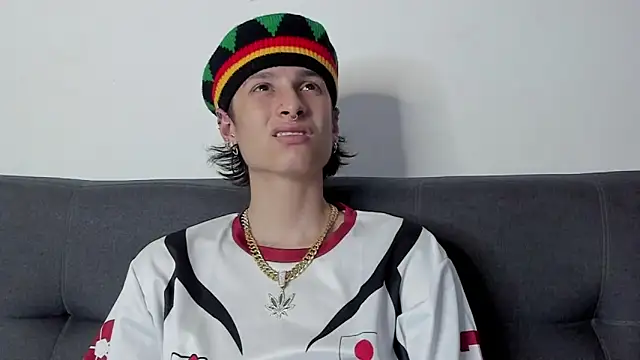 Snapshot of cirosky_elchicopolla chatting on December 18, 4:17 am cirosky elchicopolla online show from December 18, 4:17 am