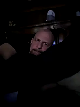 Snapshot of K9handler1 chatting on December 16, 11:42 pm K9handler1 online show from December 16, 11:42 pm