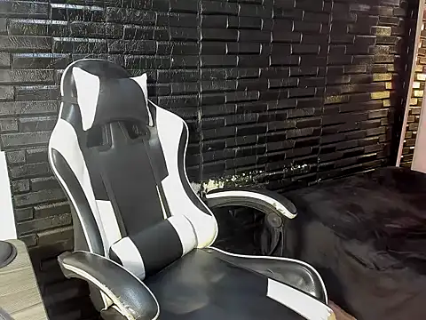 Snapshot of soffiasex68 chatting on February 14, 3:29 am soffiasex68 online show from February 14, 3:29 am