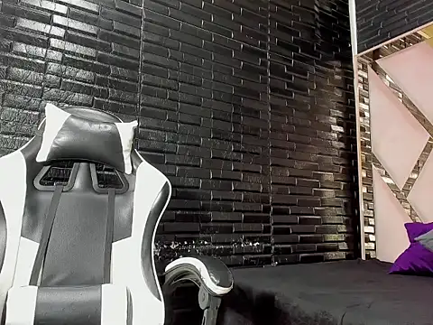 Snapshot of soffiasex68 chatting on February 19, 3:03 am soffiasex68 online show from February 19, 3:03 am