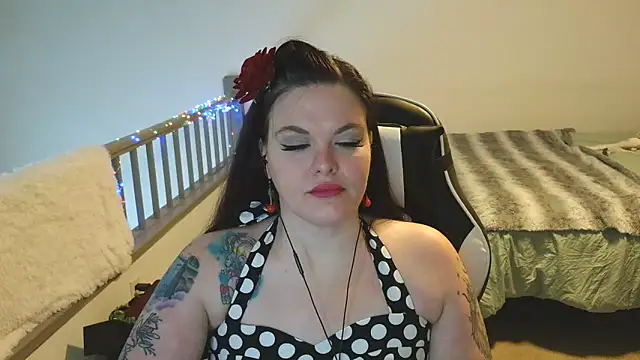 Snapshot of VixieVanderbilt chatting on December 17, 4:45 pm VixieVanderbilt online show from December 17, 4:45 pm