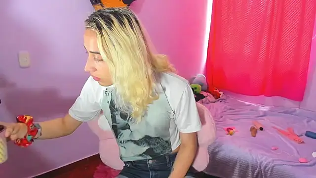 Elis-Darling online show from February 6, 9:44 pm