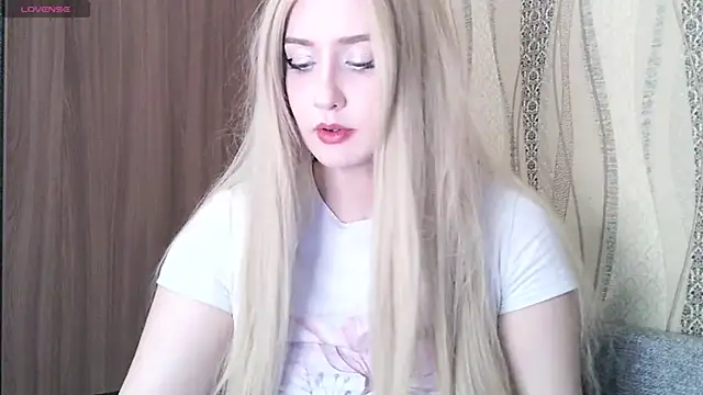 Nikki Roseana online show from December 17, 4:23 pm