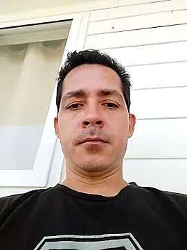 Snapshot of Chris_hot33 chatting on December 17, 5:51 pm Chris hot33 online show from December 17, 5:51 pm