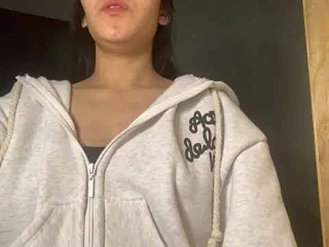 Bitsy2004 online show from December 18, 4:11 pm